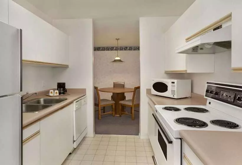 호텔 Super 8 By Wyndham West Kelowna Bc