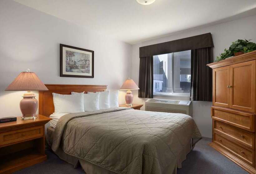 Hotel Super 8 By Wyndham West Kelowna Bc