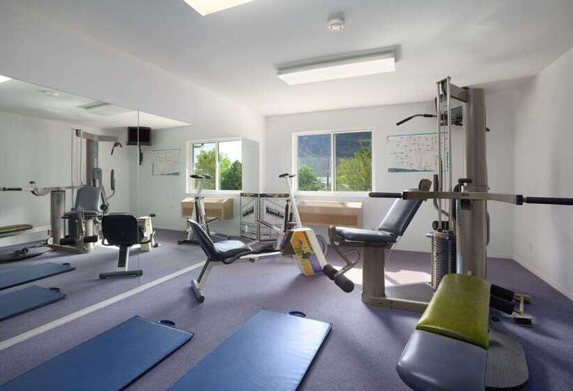 Hotel Super 8 By Wyndham West Kelowna Bc