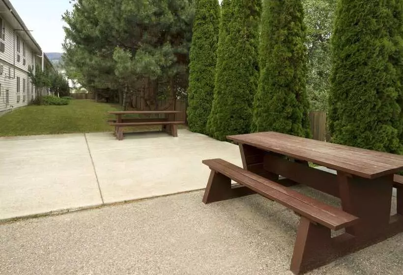 호텔 Super 8 By Wyndham West Kelowna Bc