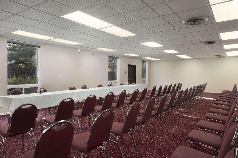 Hotel Super 8 By Wyndham West Kelowna Bc