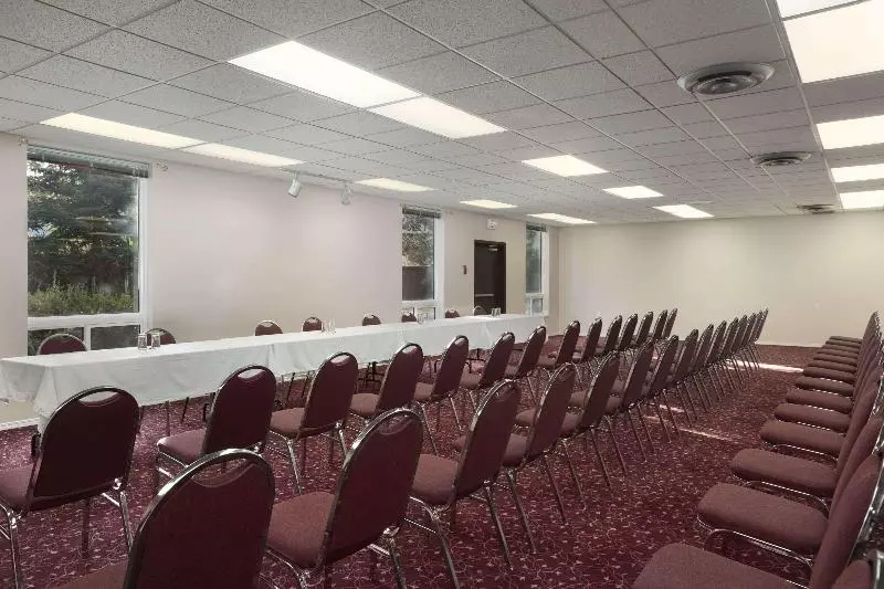 호텔 Super 8 By Wyndham West Kelowna Bc