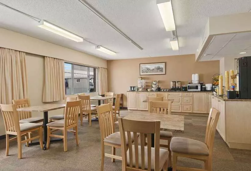 Отель Travelodge By Wyndham Prince George