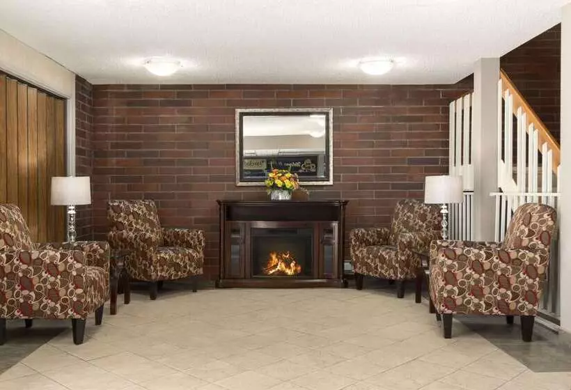 Отель Travelodge By Wyndham Prince George