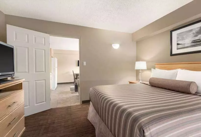 Отель Travelodge By Wyndham Prince George