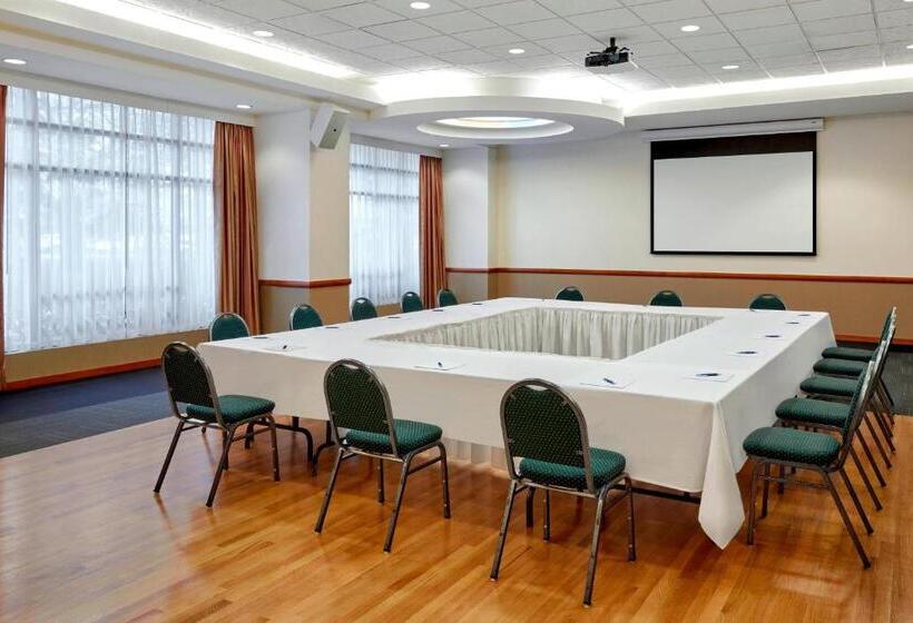 Grand Park Hotel Vancouver Airport, Ascend Hotel Collection