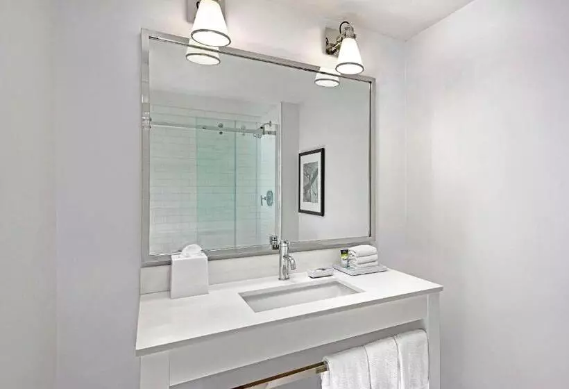 Grand Park Hotel Vancouver Airport, Ascend Hotel Collection