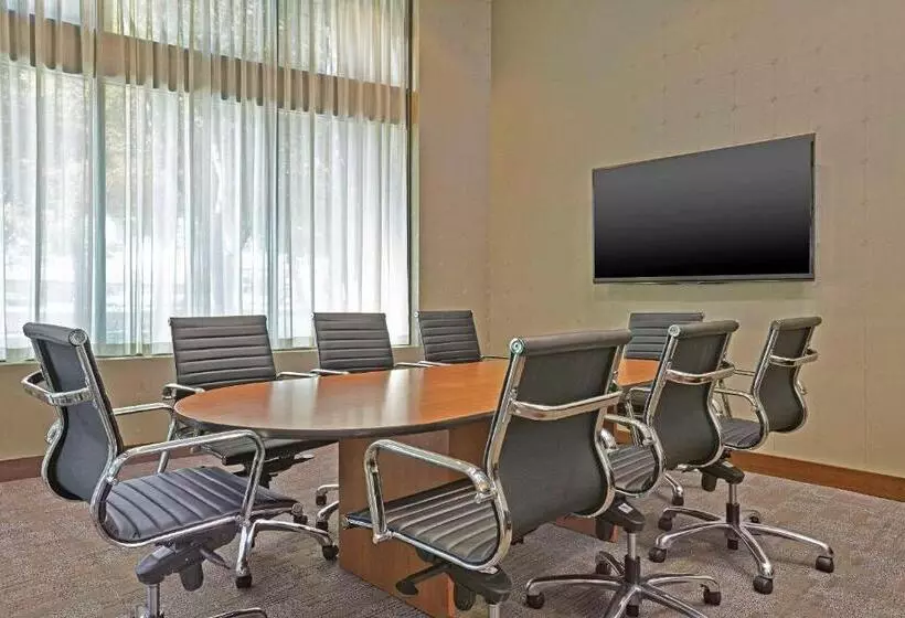 Grand Park Hotel Vancouver Airport, Ascend Hotel Collection