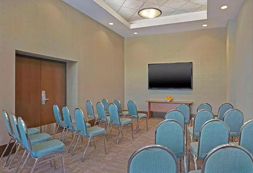 Grand Park Hotel Vancouver Airport, Ascend Hotel Collection