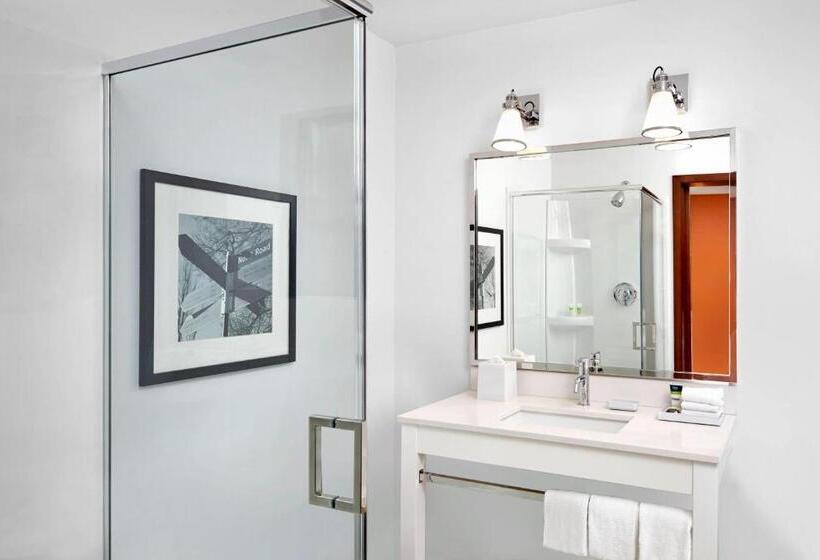 Grand Park Hotel Vancouver Airport, Ascend Hotel Collection