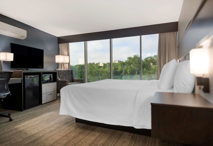 Best Western Plus Chocolate Lake Hotel Halifax