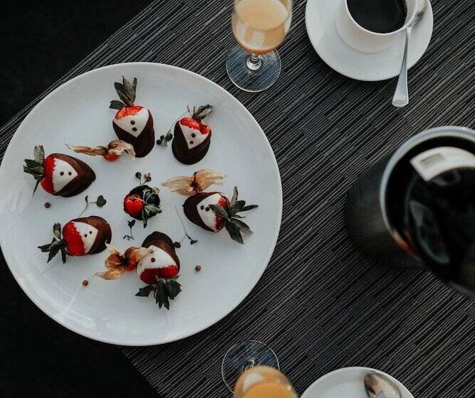 Executive Plaza Hotel & Conference Centre, Metro Vancouver