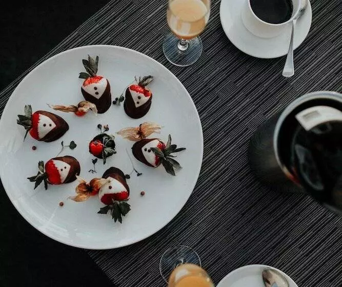 Executive Plaza Hotel & Conference Centre, Metro Vancouver