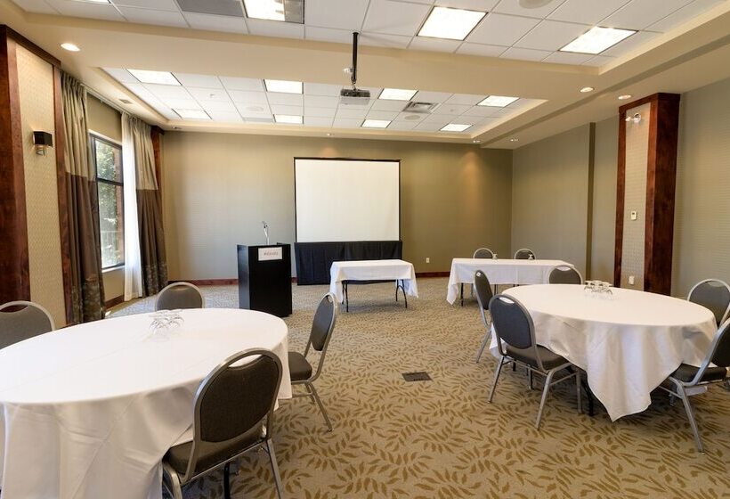 בית מלון כפרי Kelowna & Conference Centre