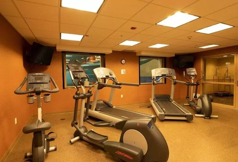 Отель Kelowna & Conference Centre