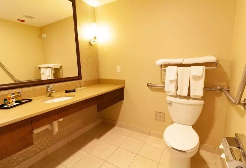 Отель Kelowna & Conference Centre