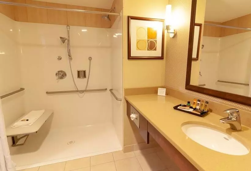 Отель Kelowna & Conference Centre