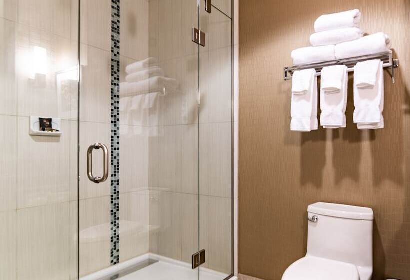 בית מלון כפרי Kelowna & Conference Centre