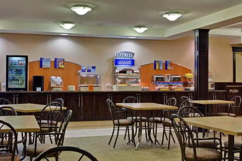 Отель Kelowna & Conference Centre