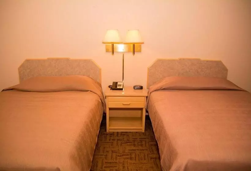 فندق Morden Motor Inn