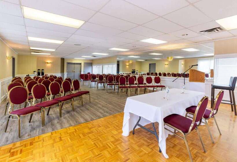 فندق Ramada By Wyndham Coquitlam