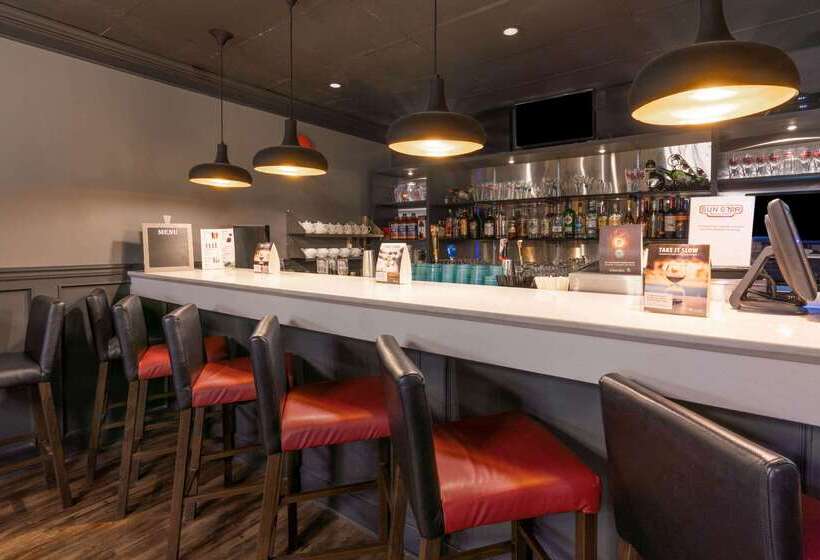 فندق Ramada By Wyndham Coquitlam