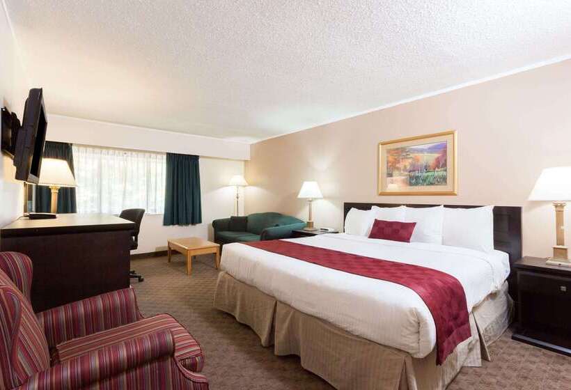 فندق Ramada By Wyndham Coquitlam
