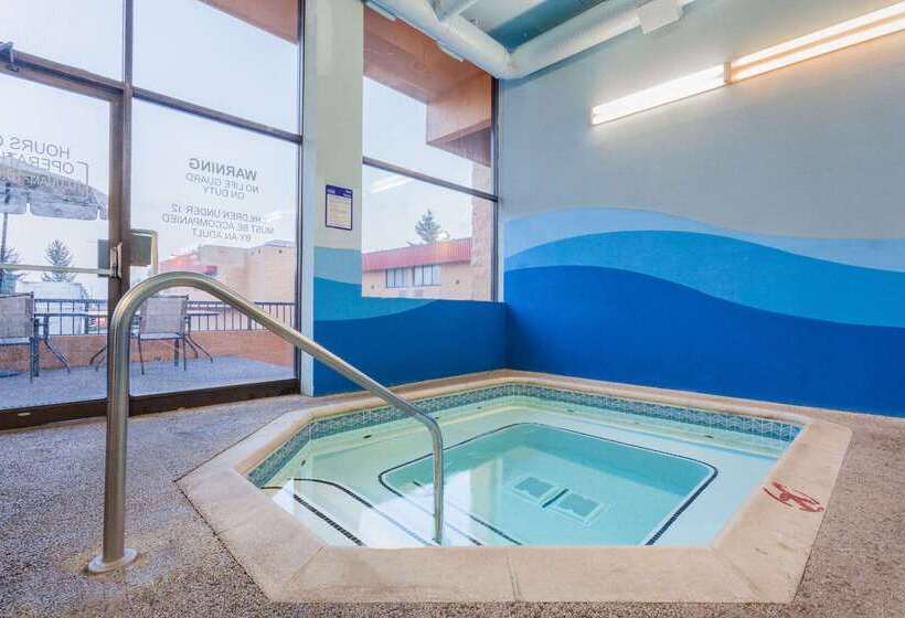 فندق Ramada By Wyndham Coquitlam