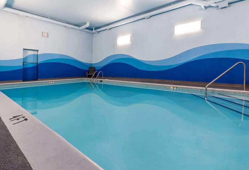 فندق Ramada By Wyndham Coquitlam