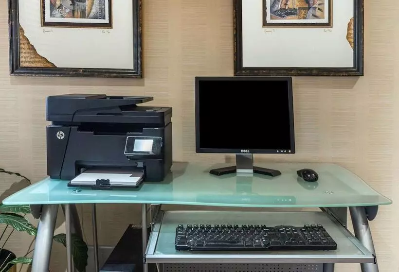 호텔 Ramada By Wyndham Coquitlam