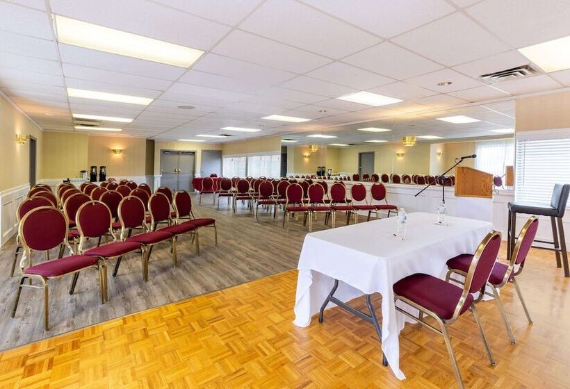 فندق Ramada By Wyndham Coquitlam