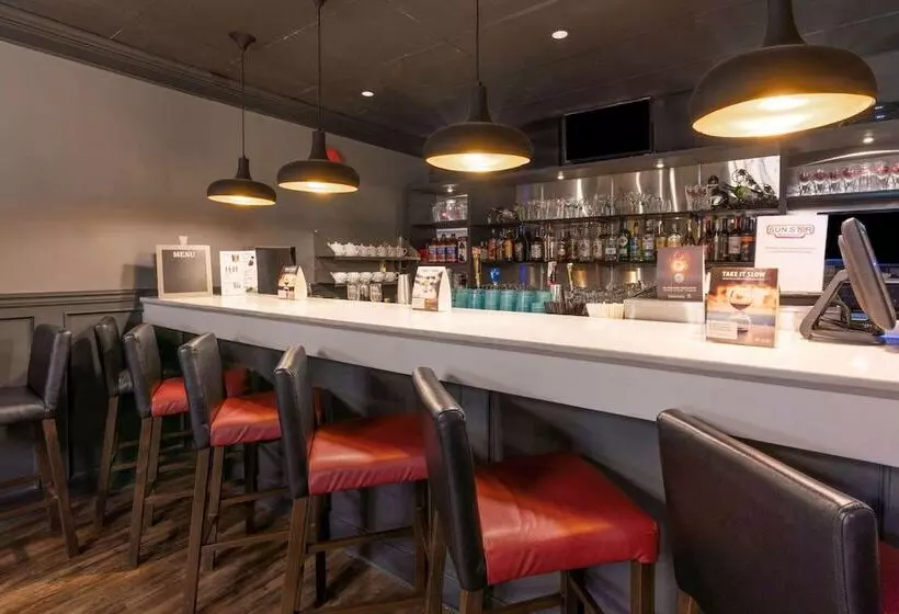 호텔 Ramada By Wyndham Coquitlam