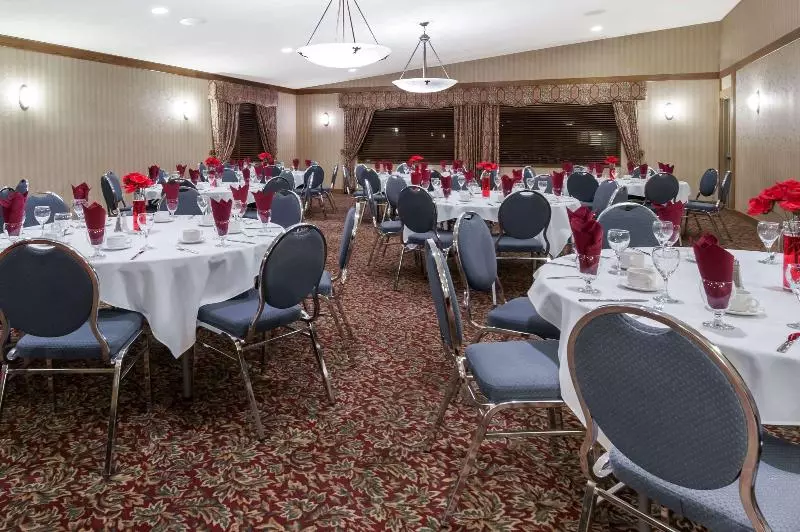 호텔 Stony Plain Inn & Suites