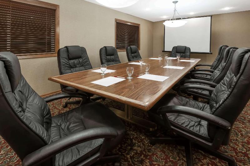 Hotel Stony Plain Inn & Suites