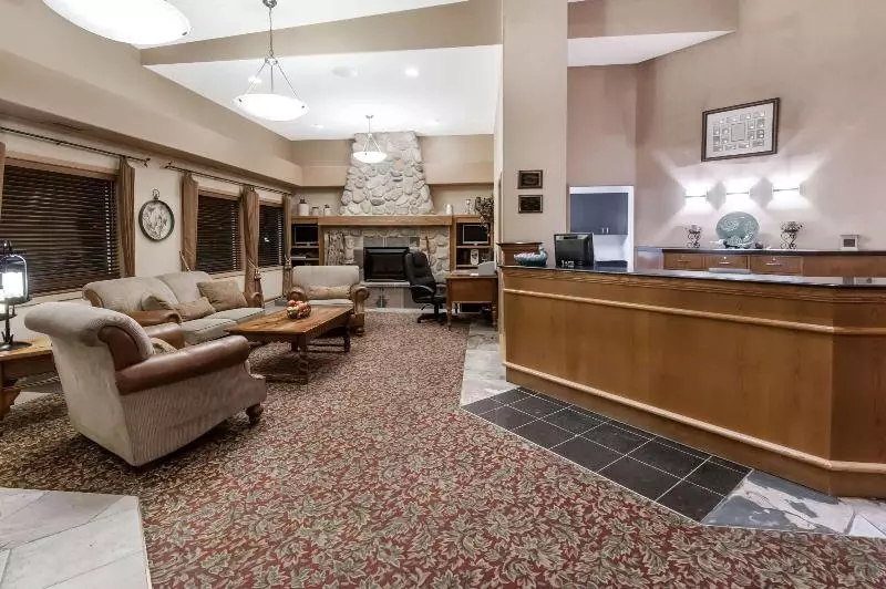 호텔 Stony Plain Inn & Suites