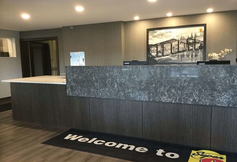 فندق Super 8 By Wyndham Lethbridge