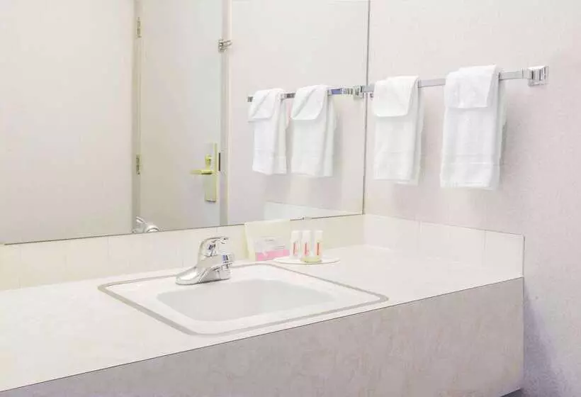 Hotel Super 8 By Wyndham Lethbridge