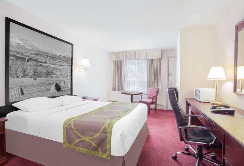 فندق Super 8 By Wyndham Lethbridge