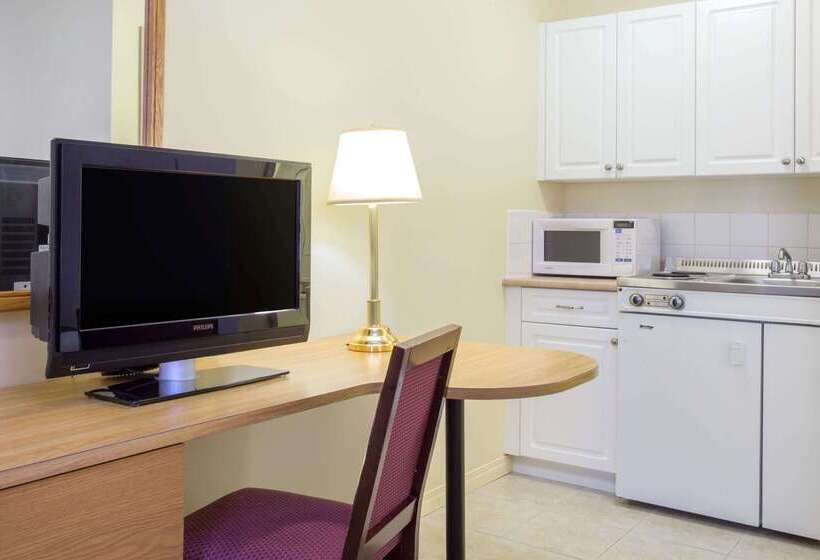 فندق Super 8 By Wyndham Lethbridge