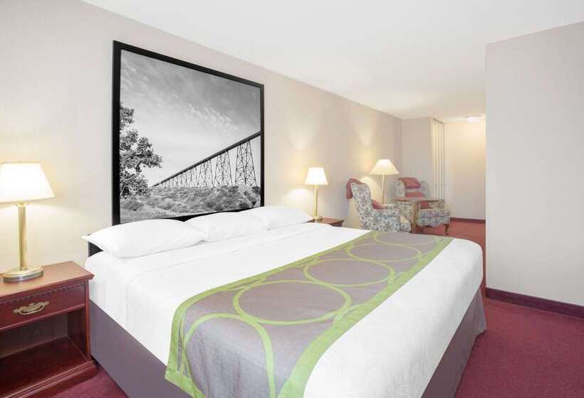 فندق Super 8 By Wyndham Lethbridge
