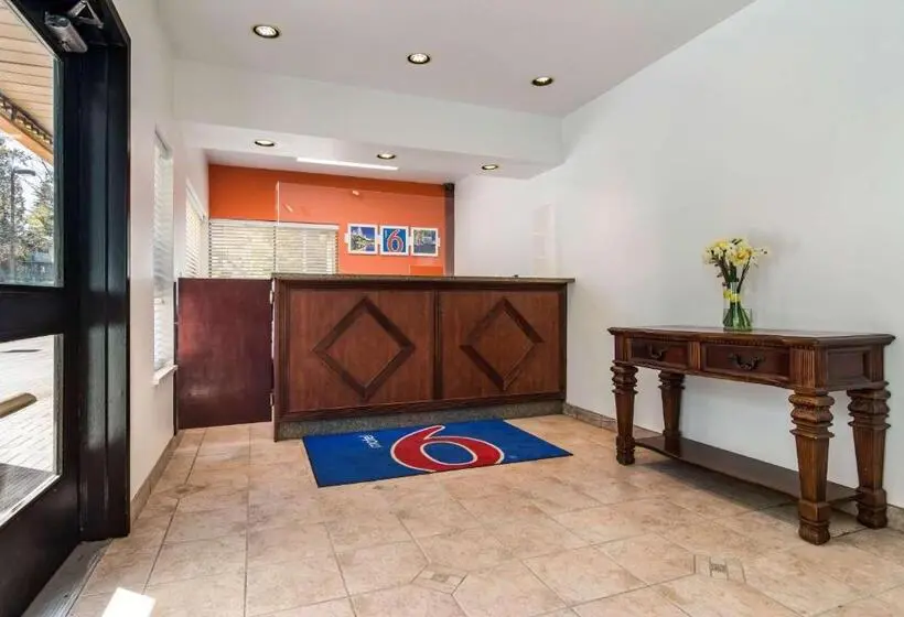 Motel 6 Surrey, Bc