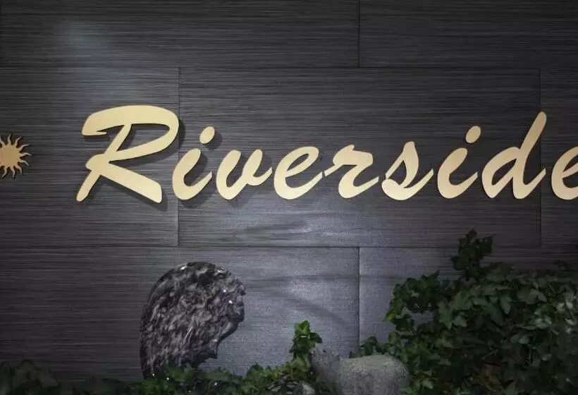 Riverside Motel