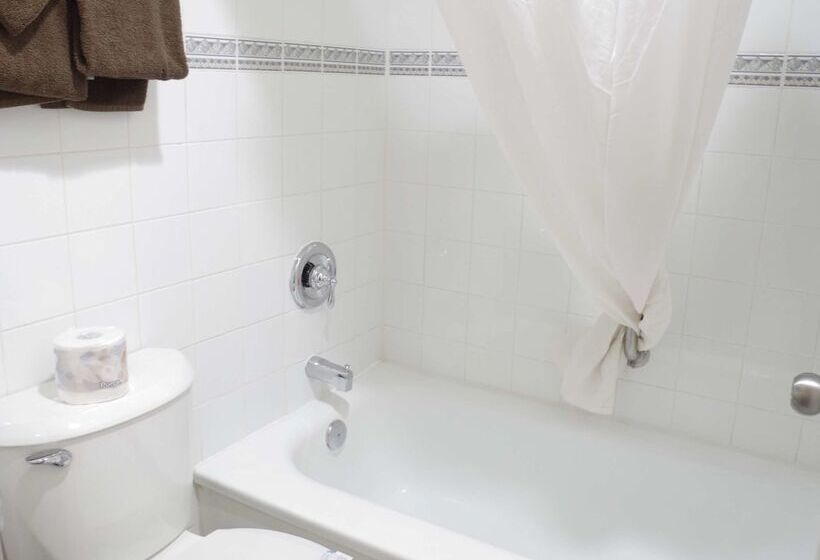 هتل Canadas Best Value Inn And Suites Fernie