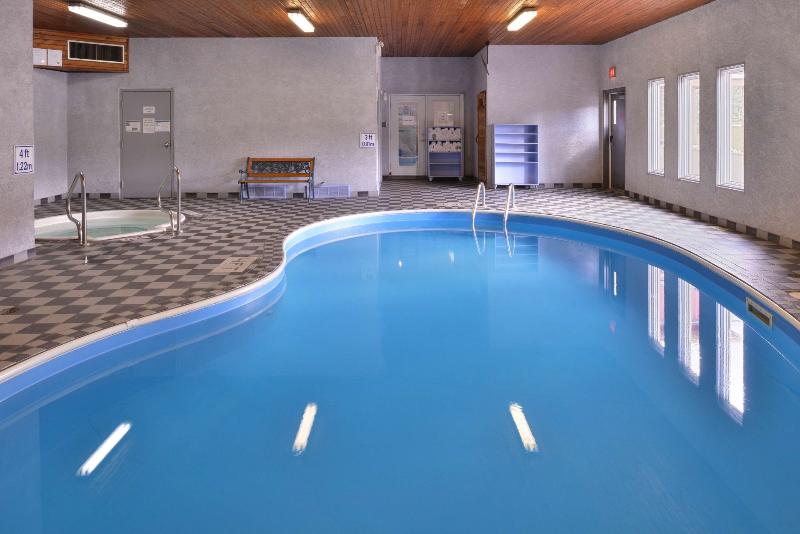 هتل Canadas Best Value Inn And Suites Fernie