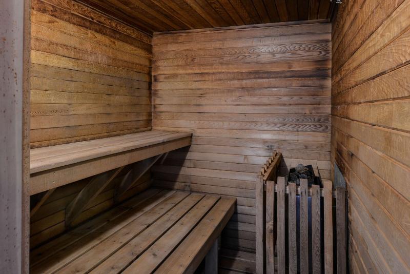 هتل Canadas Best Value Inn And Suites Fernie