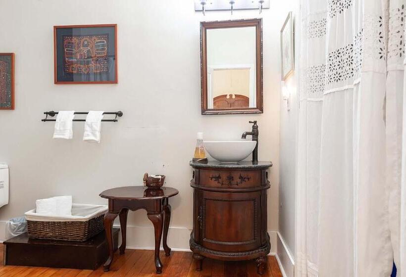 فندق Stone Maiden Inn