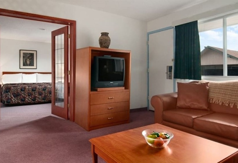 هتل Superlodge Canada