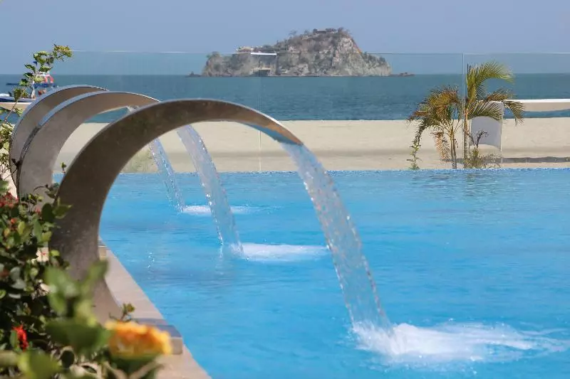 호텔 Tamaca Beach Resort