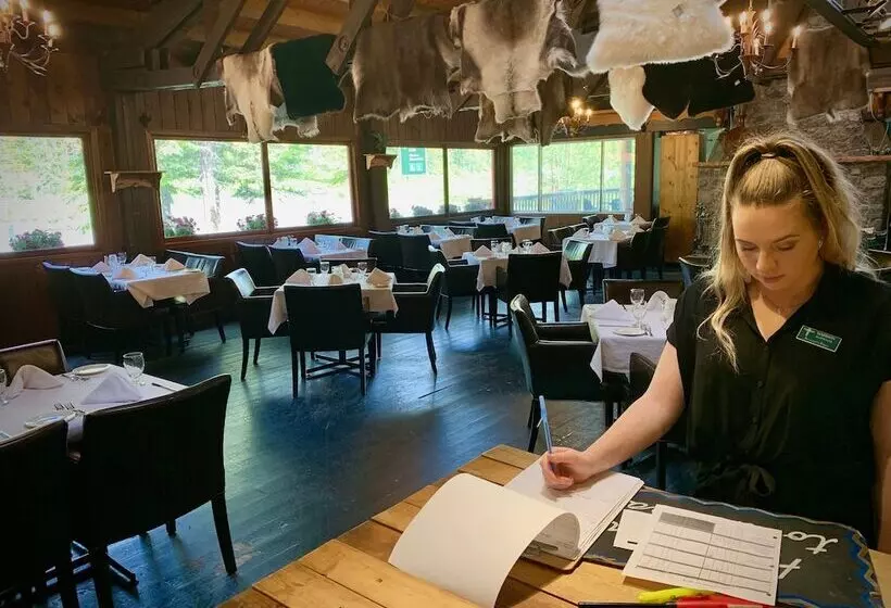 منتجع Sunwapta Falls Rocky Mountain Lodge