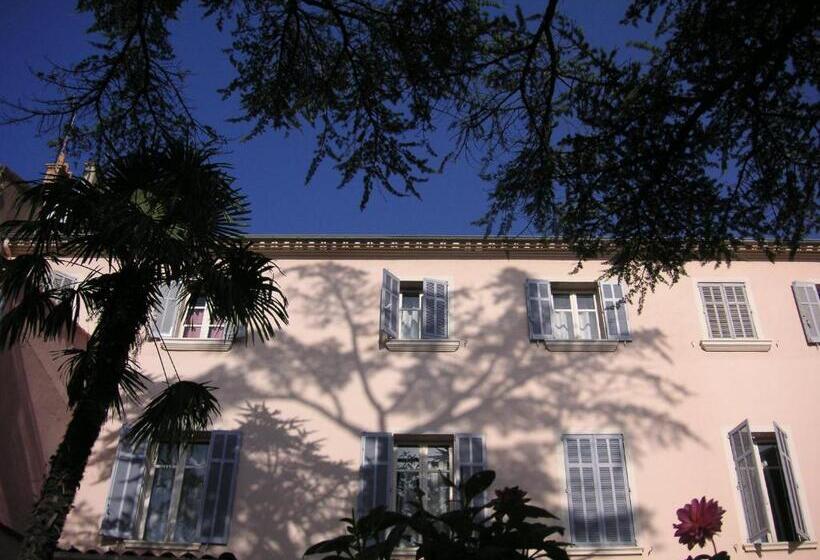 בית מלון כפרי Le Victoria